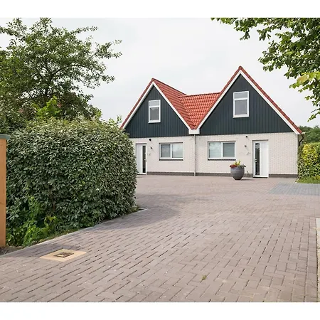 On Texel With A Spacious Terrace بيت للعطل *